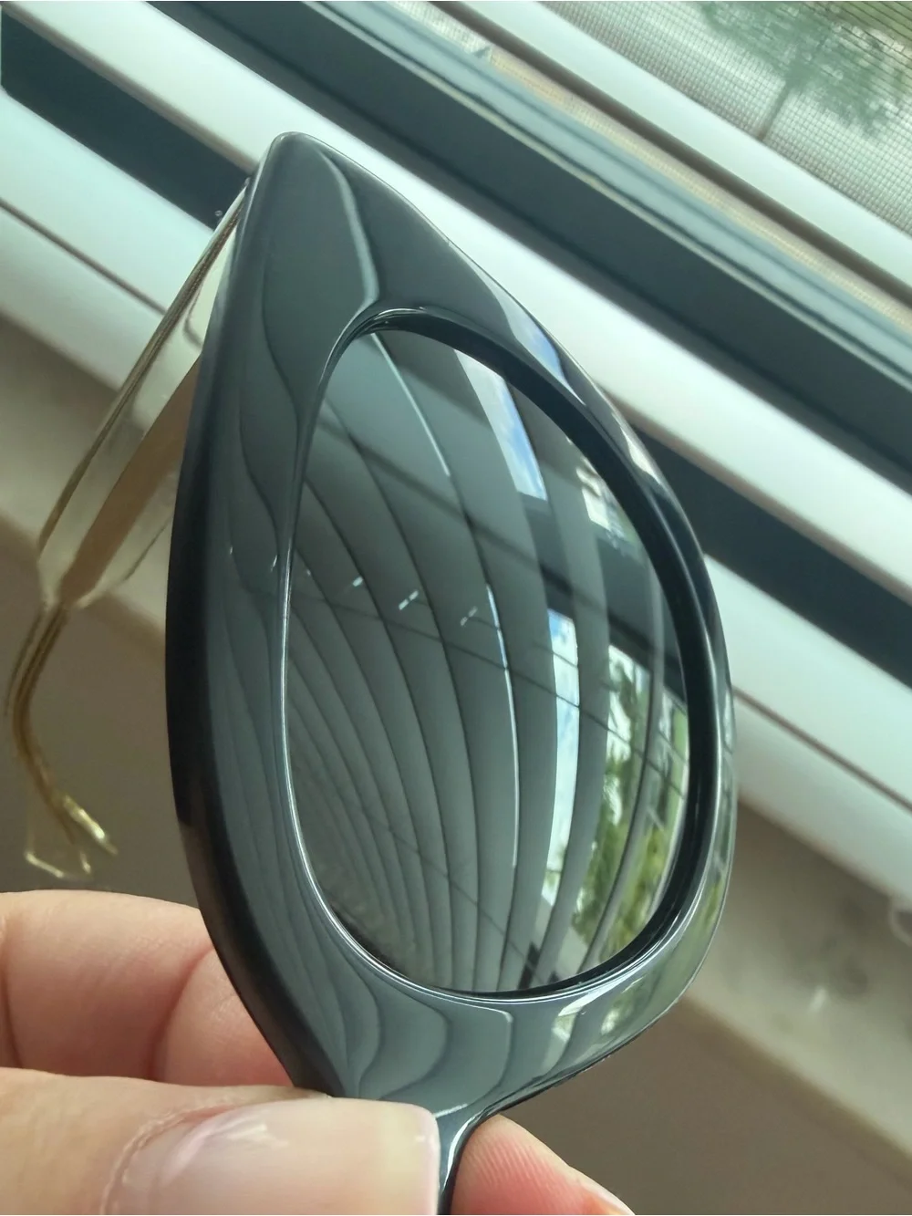 Women’s Gucci Oversized Cat-Eye Sunglasses Black Clear Arms